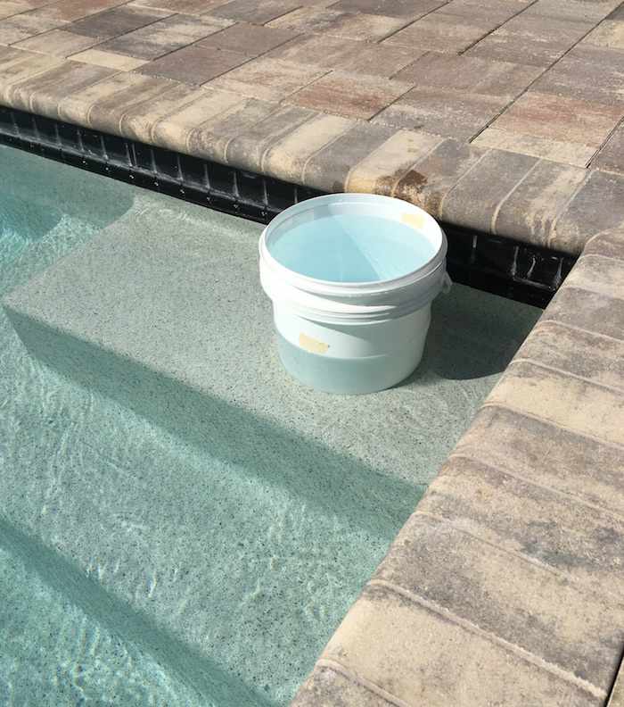 Test du seau pour déterminer si une piscine fuit